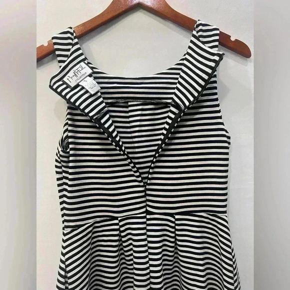 Mary McFadden Black and White Striped Dress - Size Small - Picture 11 of 12